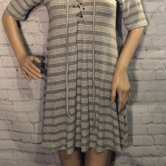 The Hanger Tunic Length Tee Shirt Lace Up … - Picture 3 of 10